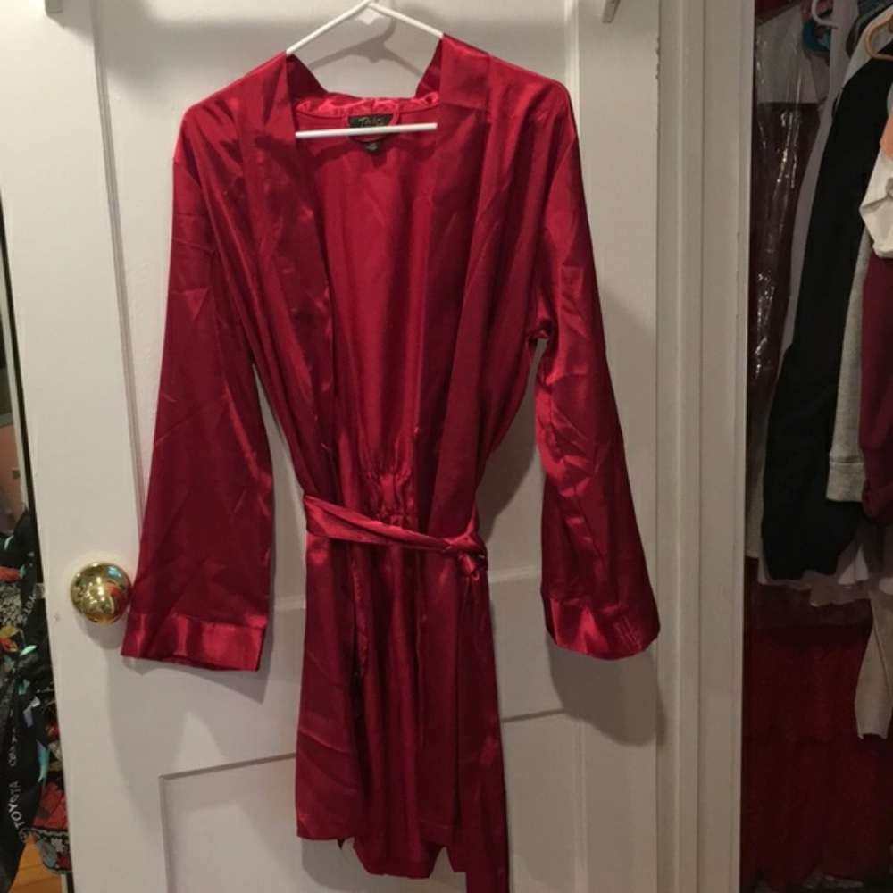 Thalia sodi red silky kimono style robe size S/M